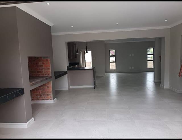 3 BEDROOM HOUSE FOR SALE IN HARTENBOS CENTRAL